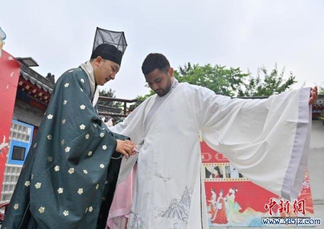 汉服让异邦留学生“圈粉”